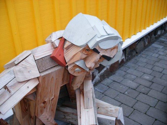 废木头雕塑